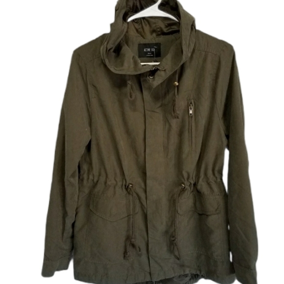 Hooded Utility Jacket - Picture 2 of 5